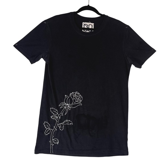 Loosechange Tops - Loosechange Black Graphic T-Shirt w/ stitched rose 0 Small